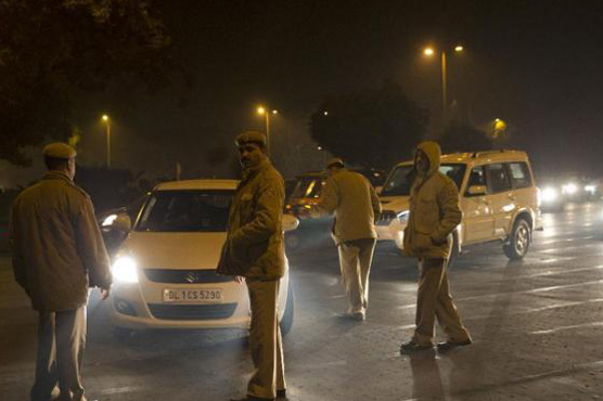 India's smog-shrouded capital pulls cars off roads 