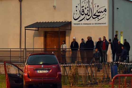 Driver shot as he drives at French soldiers guarding mosque
