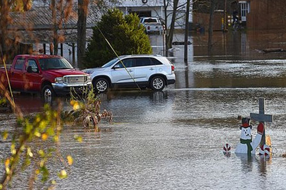 Soldiers hit streets as US floods death toll mounts