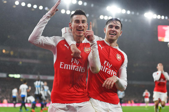 Football: Koscielny sends Arsenal clear, Rooney lifts United 