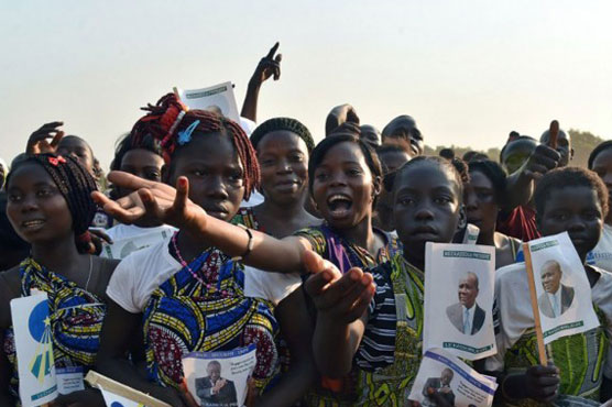 Outsider takes early lead in C.Africa presidential race