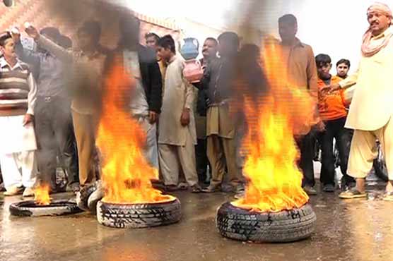 Enraged locals protest against WASA over water issue in Multan