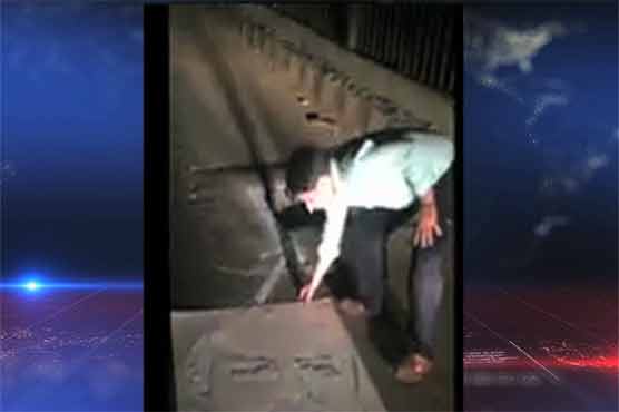 CM Sindh orders to fix open manholes after citizen's spray paint protest