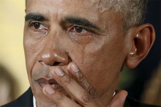 Tearful Obama pleads for 'urgency' on gun control 