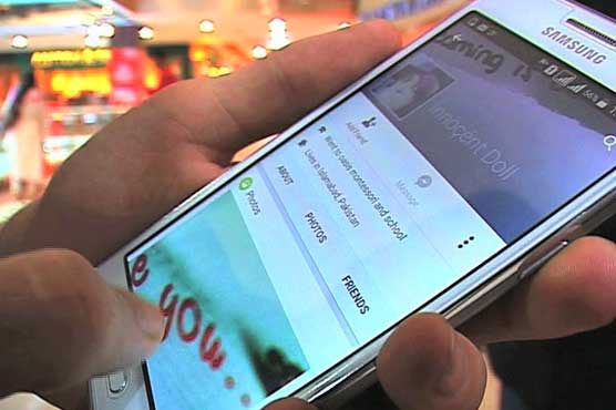 Facebook friends: Con woman robs Lahore local of lacs of rupees