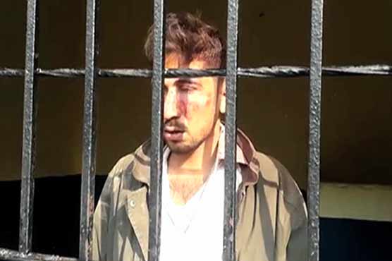 Karachi: Locals hand over robber to police after brutal torture