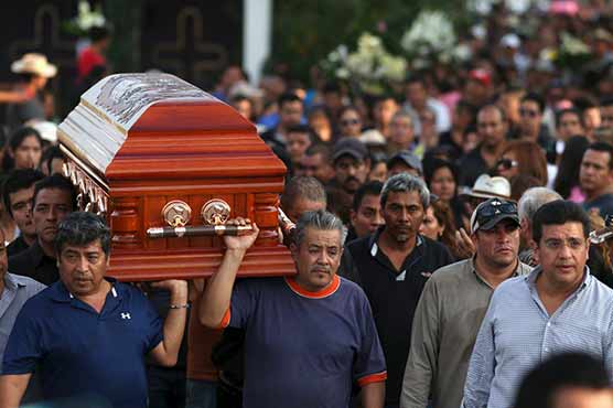 Probe into Mexico mayor's murder leads to mass grave
