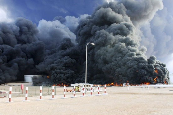 Libya oil storage tanks set on fire during IS assault