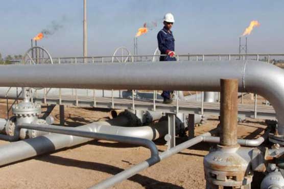 Oil extends losses, nears $33 a barrel
