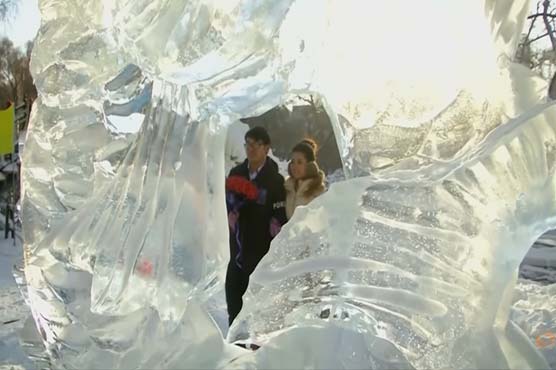Couples wed in mass nuptials at China ice festival