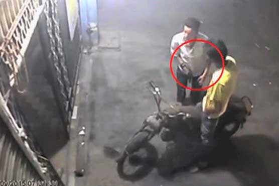 Karachi's street crime problem out of hand, citizens at mercy of dacoits