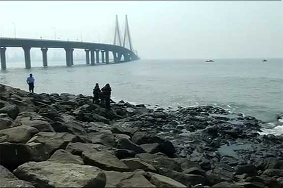Girl falls in sea while clicking selfie in Mumbai