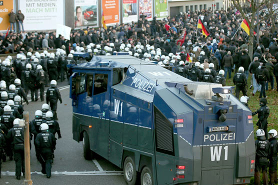 German police, far-right supporters clash at Cologne protest