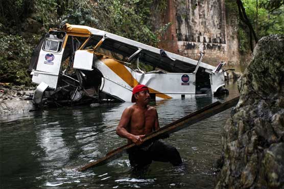 Bus crash in Mexico leaves 21 dead
