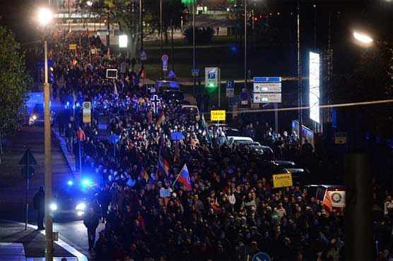 Thousands at far-right rally against Merkel migrant policy