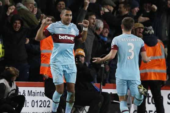 Football: Valencia and Payet send West Ham fifth