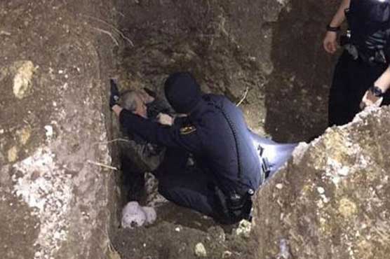 Not his lucky day - Texan falls in hole on way to buy lottery ticket