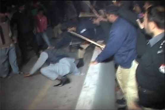 Gujranwala: Liaquat Masih's relatives stage protest, police baton-charge