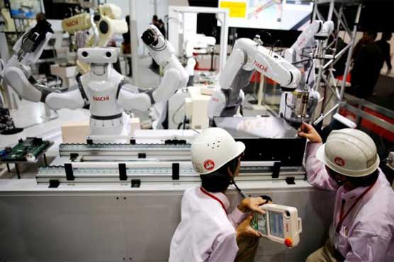 Robots, new working ways to cost five million jobs by 2020, Davos study says