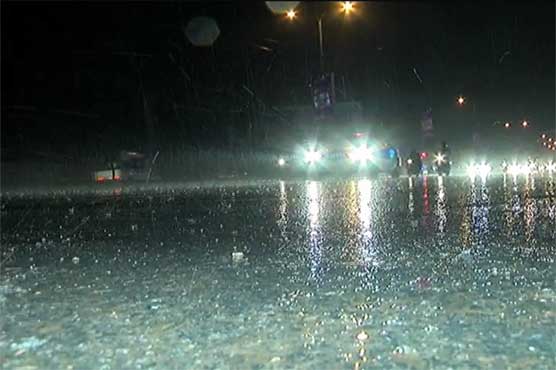 Heavy rain in Karachi, 58 feeders trip