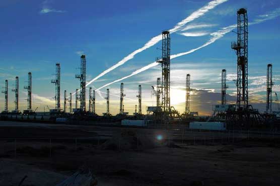 Oil prices diverge on bleak outlook