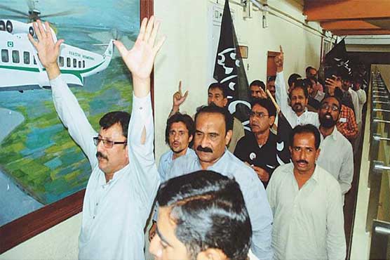 PIA privatization: Joint Action Committee, Air League hold separate protests