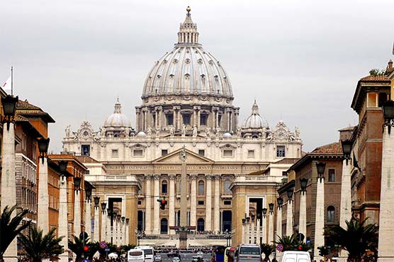 Homeless woman gives birth outside Vatican, gets offer of home