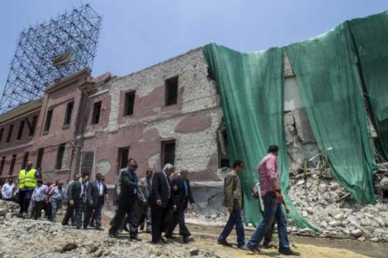 Bomb kills six during police raid on Cairo apartment