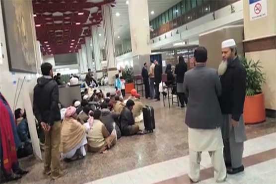 Flight cancellation: Passengers stage sit-in at Lahore Airport