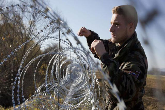 Hungary, Slovenia urge fencing off of Greece to keep migrants out