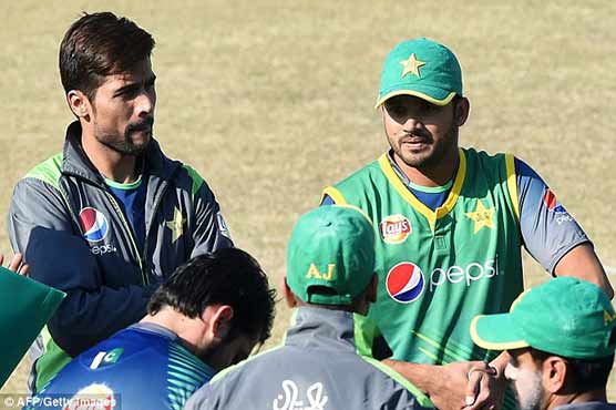 Azhar Ali buries hatchet with Amir