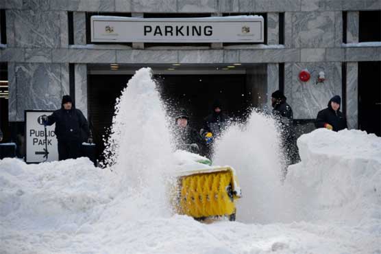 US blizzard kills 28, Washington struggles to rebound