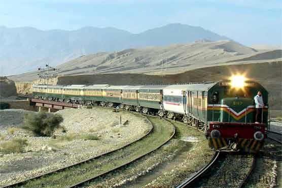 Pakistan Railways to add 500 engines in system within next 10 years