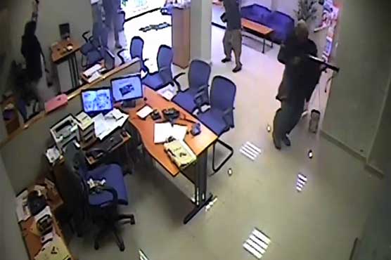 Dunya News obtains CCTV footage of bank robbery in Toba Tek Singh