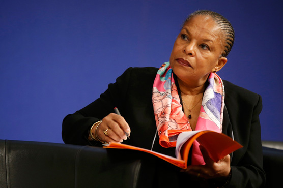 French justice minister quits over nationality measure