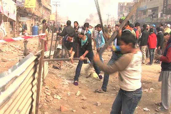 Enraged Lahoris take to street, vandalize Orange Line Train project