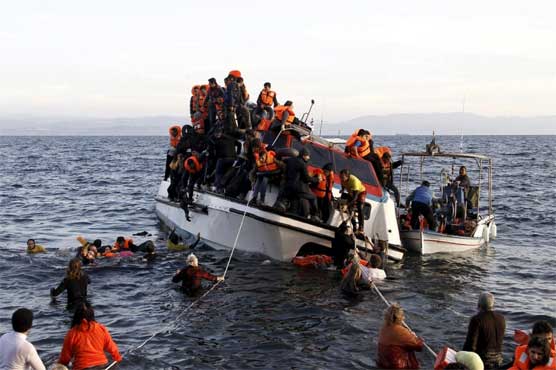 At least 17 migrants, including two babies, drown off Turkish coast
