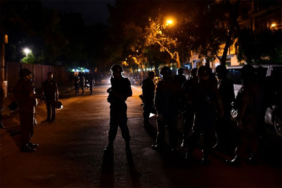 Gunmen storm Dhaka cafe, take diners hostage