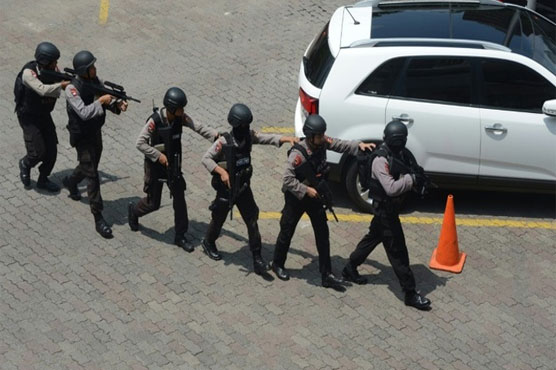 IS-linked suicide bomber hits Indonesia police station