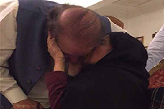 Maryam Nawaz tweets pictures of PM meeting his mother