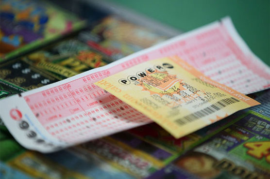 Woman finds lottery ticket worth $470K while doing taxes