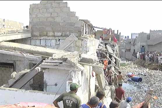 Karachi: House collapsed during drainage cleansing, girl killed