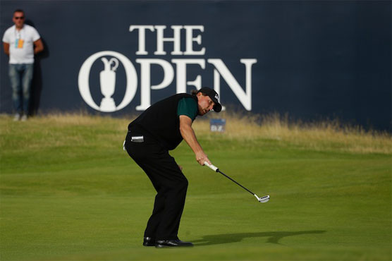 Golf: Mickelson leads Open after stunning 63