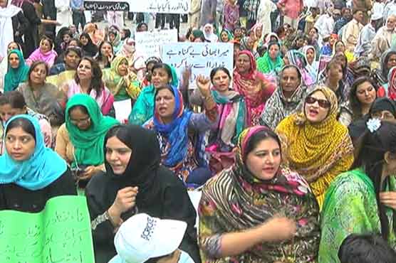 MQM stages protest against Waseem Akhtar, Rauf Siddiqui's arrest