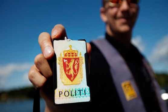 Policeman fines himself after going without lifejacket