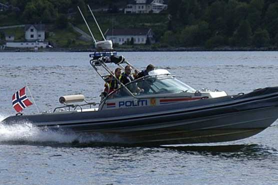 Policeman fines himself after going without lifejacket