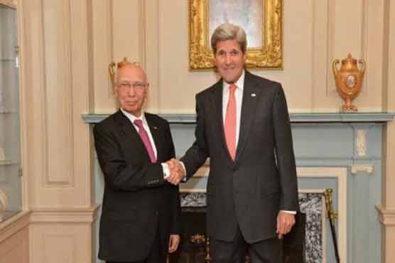 Sartaj Aziz meets John Kerry, discusses key issues