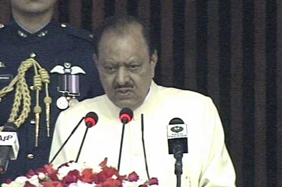 Opposition shouldn't impose its will on govt through illegal means: President Mamnoon 