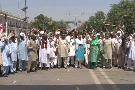 Teachers stage protest on Lahore's Mall Road as young nurses call off sit-in