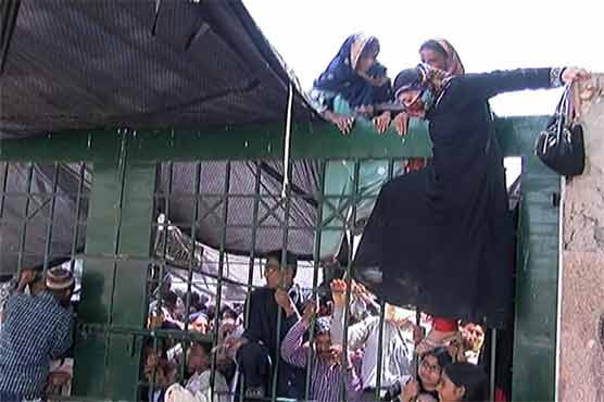 Sindh CM takes notice of stampede during ration distribution